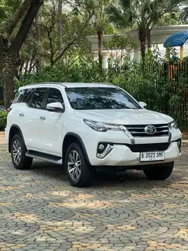 LOW KM 65rb!!! Toyota Fortuner 2.4 VRZ Diesel AT 2017 - Putih