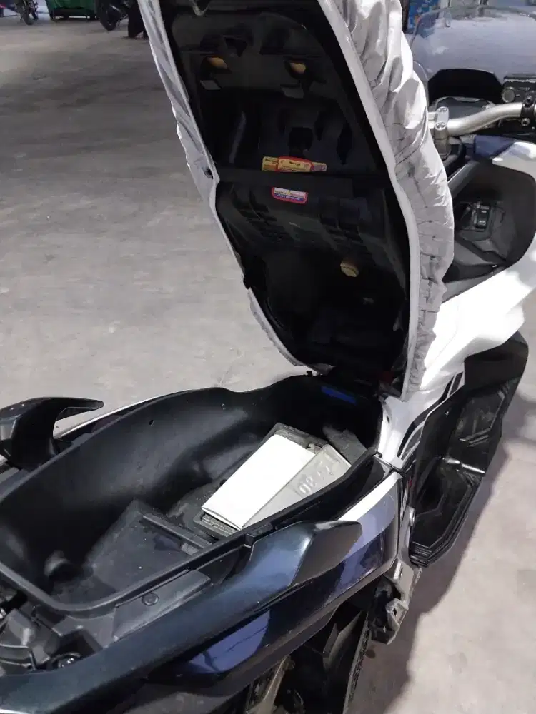 ADV 150 ABS 2020 Putih Hitam