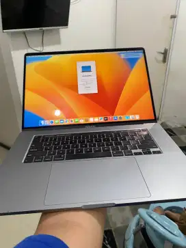 MacBook Pro  2019. 16 inch Intel i7 16GB RAM 512 ssd Touchbar