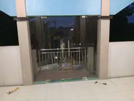 Murah. Pintu kaca dan partisi kaca aluminium