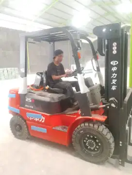 Cari pekerjaan supir forklift,supir pengiriman dan supir pribadi