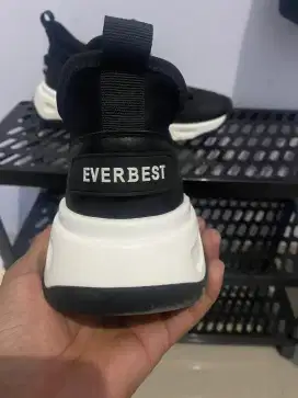 Sepatu everbest