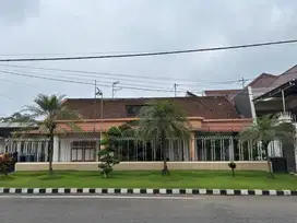 Dijual Rumah 1 lt, luas, cocok untuk cafe dan kos, pusat kota Malang