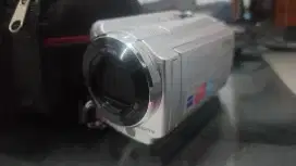 Di jual handycam Sony DCR-SR68