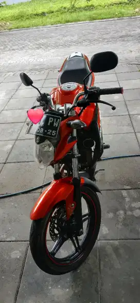 Yamaha Vixion 2015 merah