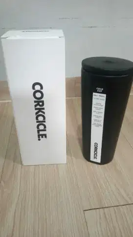 Corkcicle 24 oz tumbler