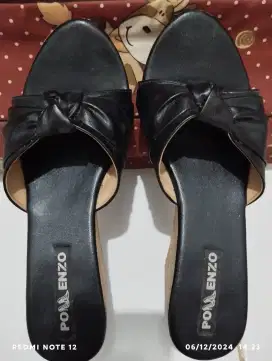 Selop wedges hitam