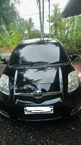 Mobil Toyota Yaris tipe E