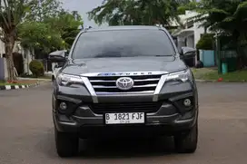 DP 15 JT Toyota Fortuner G Diesel Upgrade TRD 2018 Abu / Grey