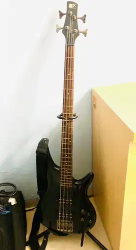 Bass ibanez hitam SR 300 E