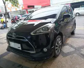 Toyota sienta Q KM60rb 2017 hitam syenta pmk 2018 sinta q L surabaya