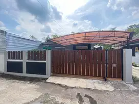 Sewa rumah tinggal dengan taman dan gedung samping