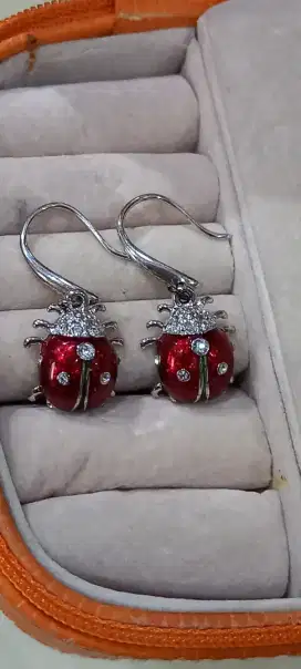 Anting /giwang kepik bertabur swarovski asli