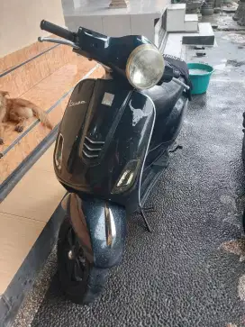 Dijual vespa lx 125 wrna hitam