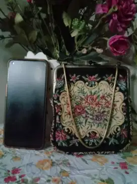 Tas tenun tapestry