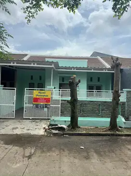 DISEWAKAN RUMAH di taman kopo katapang