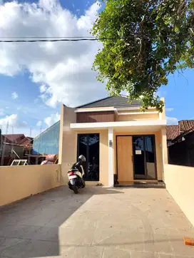 Rumah Baru Modern Minimalis dekat Jalan Ngipik