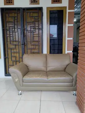 Dijual sofa bekas merk informa