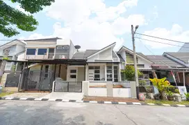 Rumah Cantik di Tangsel Dekat Stasiun Sudimara Semi Furnished J-18425