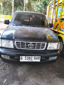 Di jual kijang kapsul SGX 2002 bensin 1.8 hitam full original