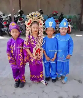 Aneka baju adat wanita
