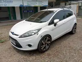 JUAL CEPAT! OPEN NEGO! Ford Fiesta 2012 Bensin