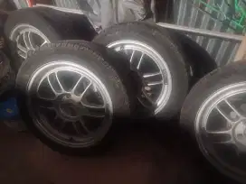 Di jual velg R17 ban 4 masih layak 95%