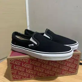 Sepatu vans slip on