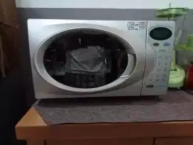 Microwave oven G 8