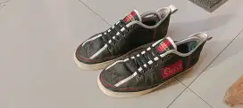 Sepatu gucci pria size 43