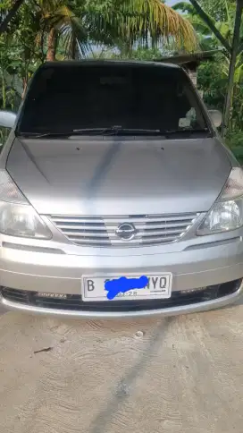 Nissan serana 2010