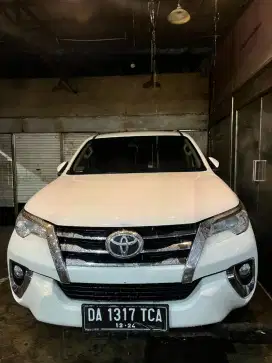 Di jual Fortuner 2.4 Diesel 4x2