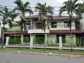 Rumah di Tanah Kusir Jaksel. asri dan hommy lokasi strategis