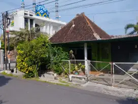 Rumah Hadap Timur dan Depan Lapangan, utk tempat tinggal & investasi