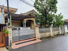 Rumah 2 Lantai dijual. Bangunan Kokoh dan AsrI