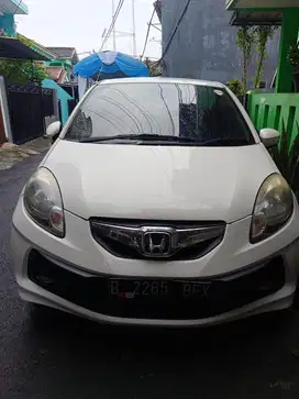 Dijual Mobil Honda Brio tahun 2016 112jt nego