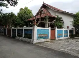 DIJUAL RUMAH DENGAN TANAH SANGAT LUAS LOKASI SUKORINI MUNTILAN