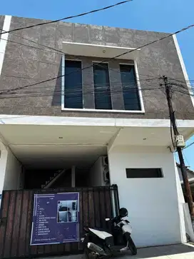 Full Furnished Full Penghuni Dijual Rumah Kost Aktif Kemlaten Surabaya