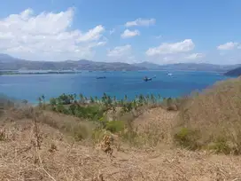 Tanah view laut dan view kapal pesiar di Teluk Kadinan Sekotong