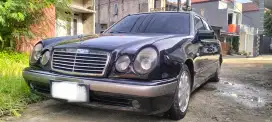 Mercedes Benz E230 M/T 1997 New Eyes