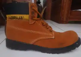 Sepatu Borongan