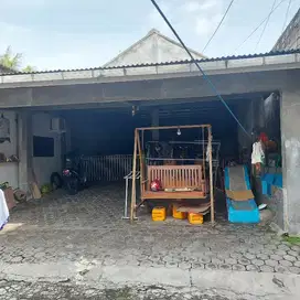 Dijual rumah plus usaha sparepart