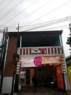 Penjaga Kos dan taman bermain