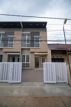 Rumah baru 2 lantai komplek cisaranten arcamanik kota Bandung