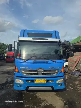 Truk Hino Lohan Engkel FG235JP 6roda Th'10 Bak Besi Kondisi Siap Kerja