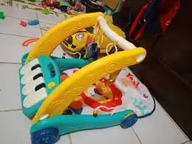 2in1 piano rack & push Walker spacebaby