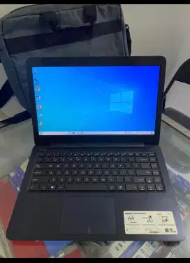 Asus E402Y Slim