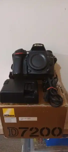 Dijual kamera DSLR Body only Nikon D7200 wifi