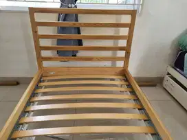 IKEA Tempat Tidur Kayu Tarva 90x200