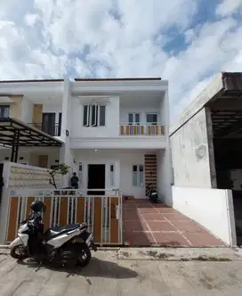 Jual cepat rumah 2 lantai strategis di Komplek Antapani Kota Bandung